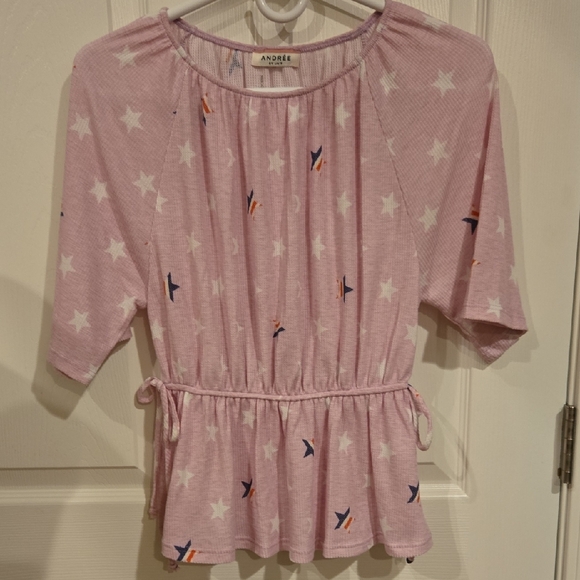 ANDREE BY UNIT Tops - ANDREE BY UNIT Pink Star Print Top